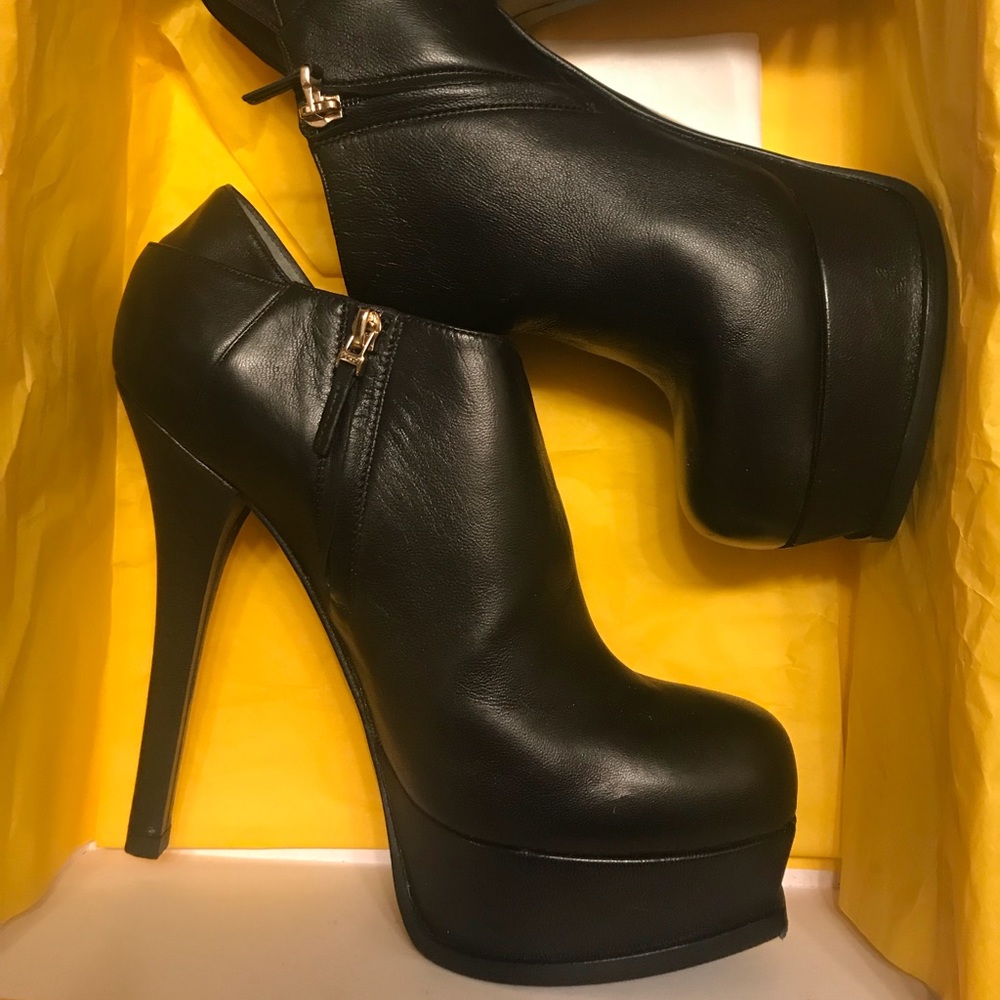 Authentic Fendi women’s black booties